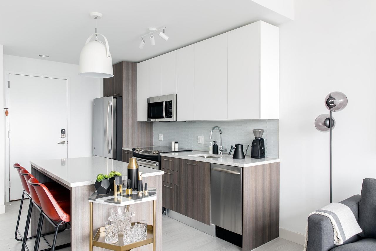 Contemporary 1BR+WiFi Gym Downtown - thumb 6