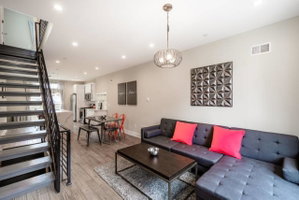 Stylish 4BD Townhouse With Private Roof Deck