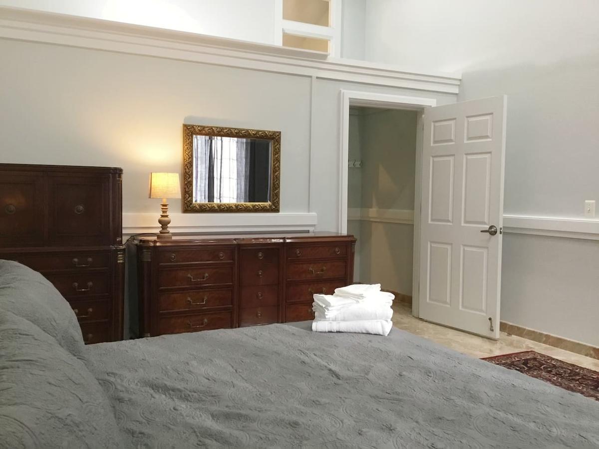 Luxury 4B2B City Center @ Washington Square West - thumb 3