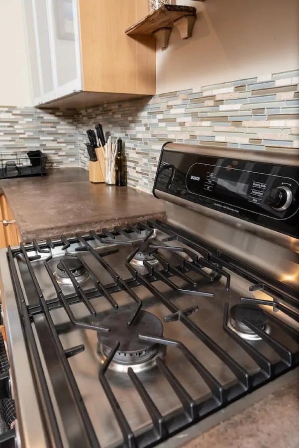 MASSiVE Bohemian Oasis In Philly! 5 Bdrm/Sleeps 12 - thumb 14