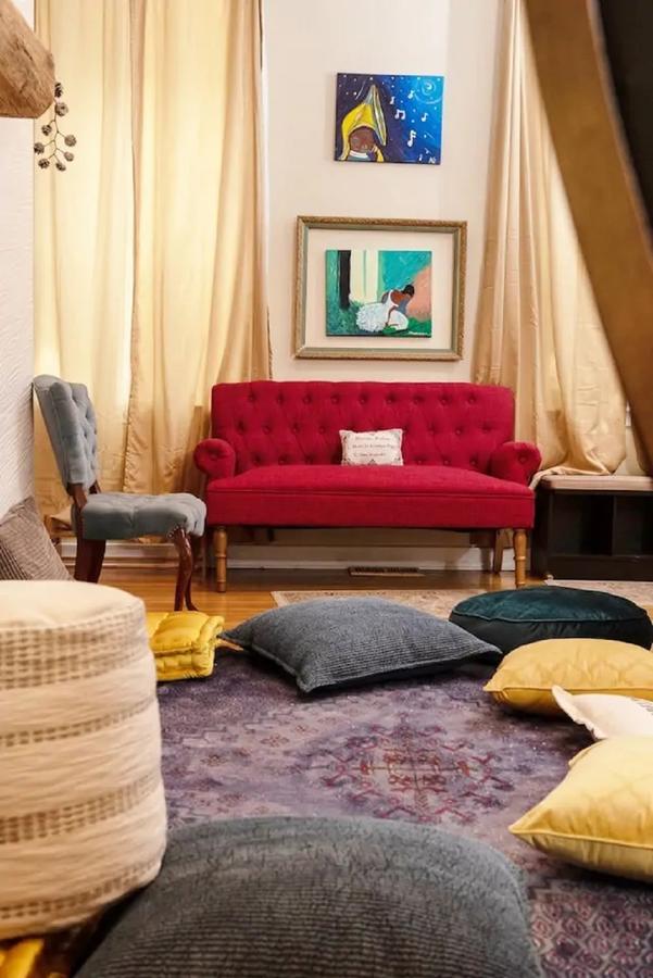 MASSiVE Bohemian Oasis In Philly! 5 Bdrm/Sleeps 12 - thumb 4