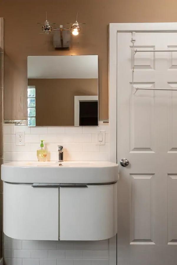 MASSiVE Bohemian Oasis In Philly! 5 Bdrm/Sleeps 12 - thumb 33