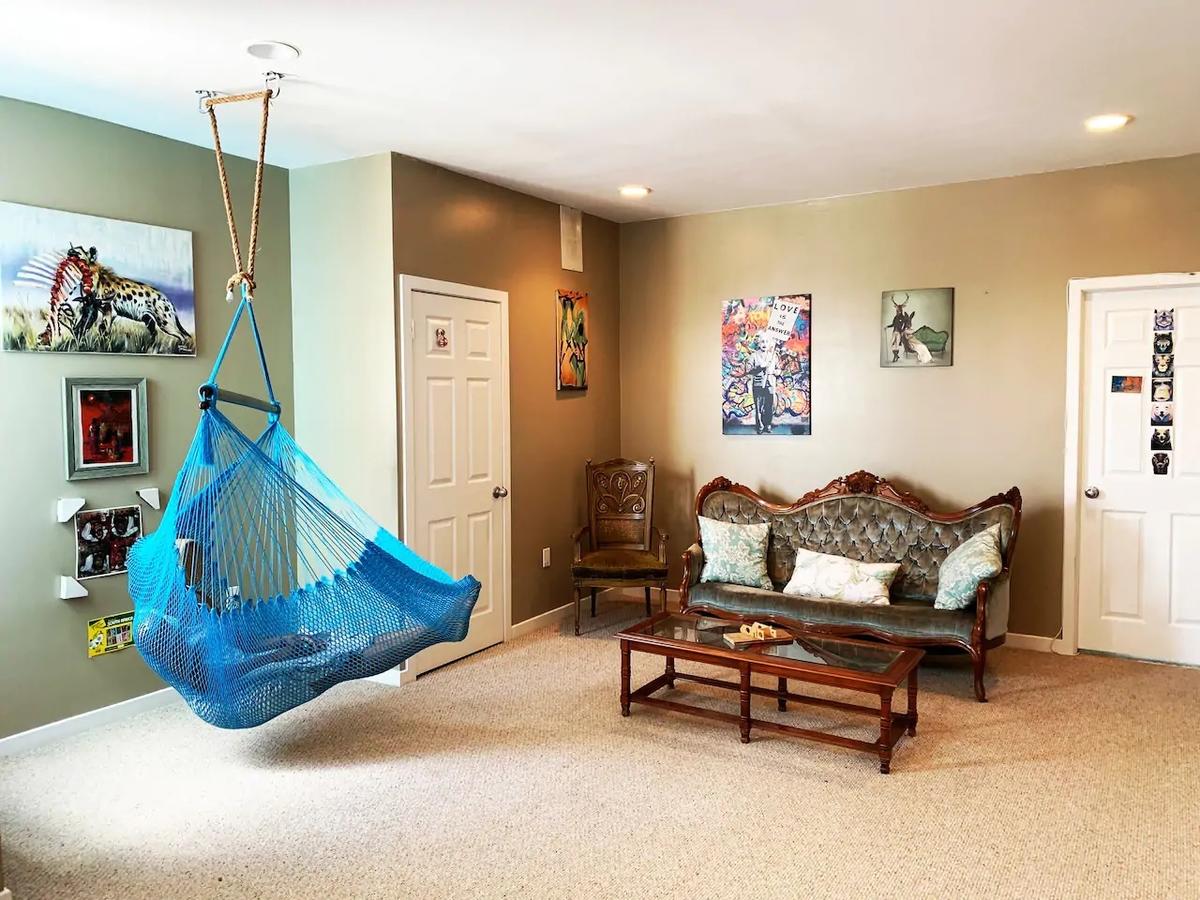 MASSiVE Bohemian Oasis In Philly! 5 Bdrm/Sleeps 12 - thumb 24