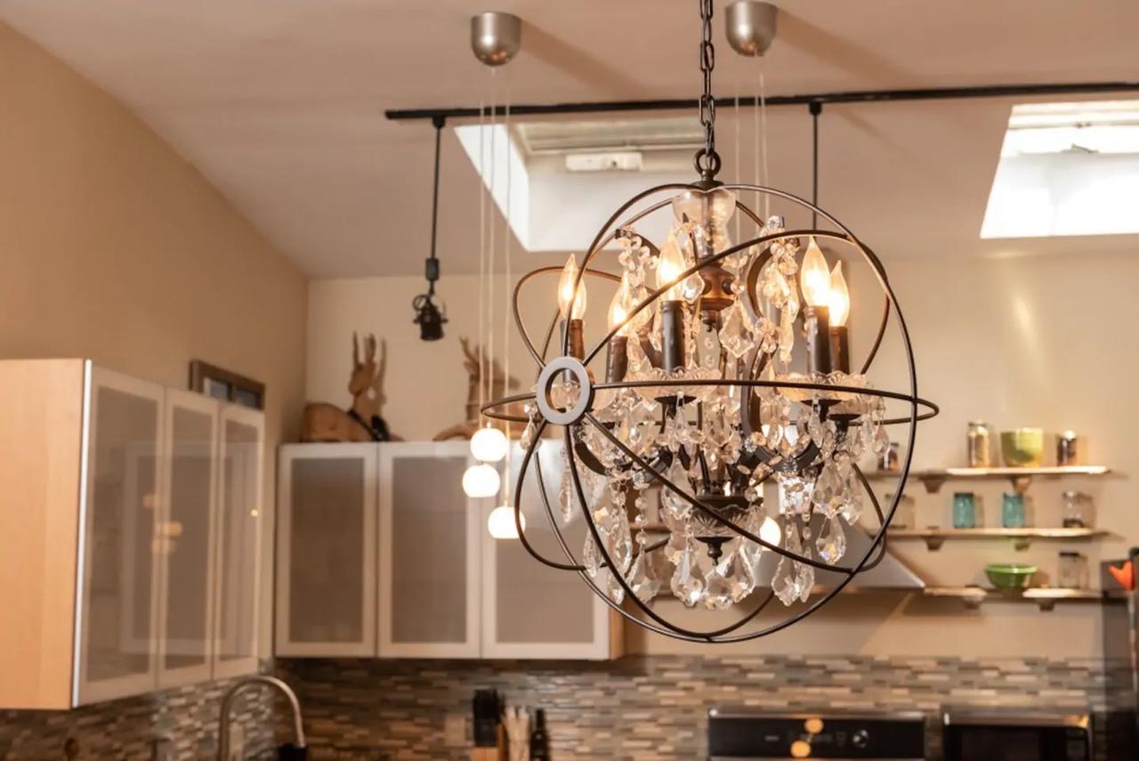 MASSiVE Bohemian Oasis In Philly! 5 Bdrm/Sleeps 12 - thumb 10