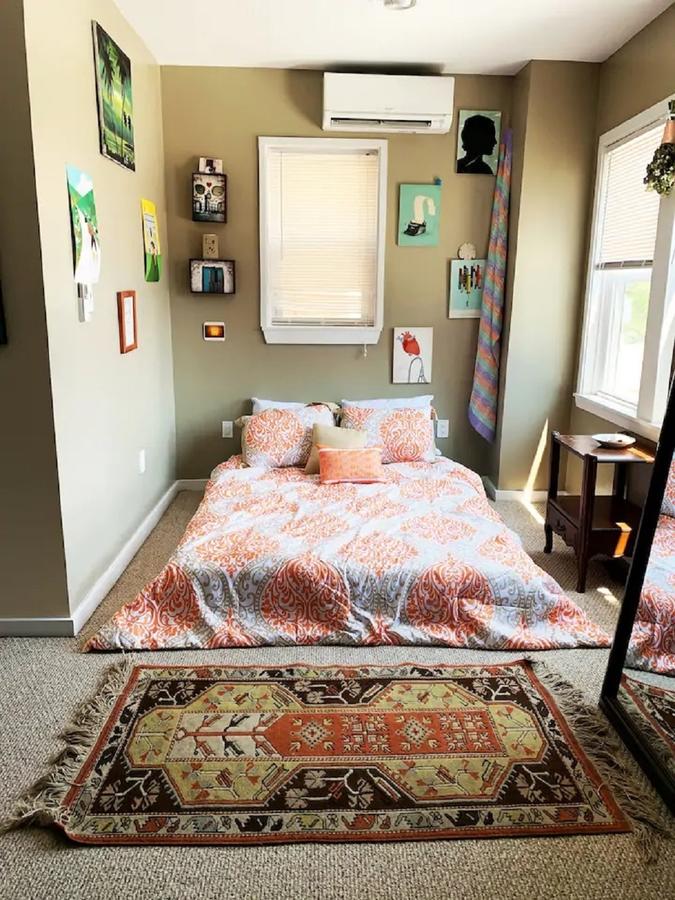 MASSiVE Bohemian Oasis In Philly! 5 Bdrm/Sleeps 12 - thumb 26