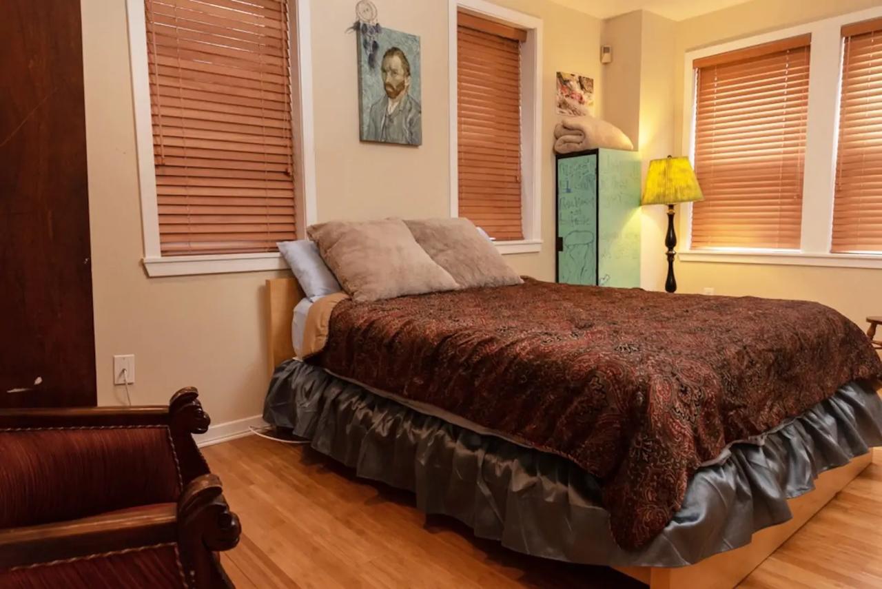 MASSiVE Bohemian Oasis In Philly! 5 Bdrm/Sleeps 12 - thumb 28