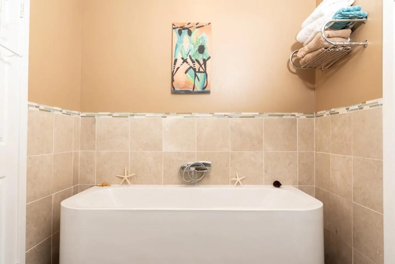 MASSiVE Bohemian Oasis In Philly! 5 Bdrm/Sleeps 12 - thumb 32