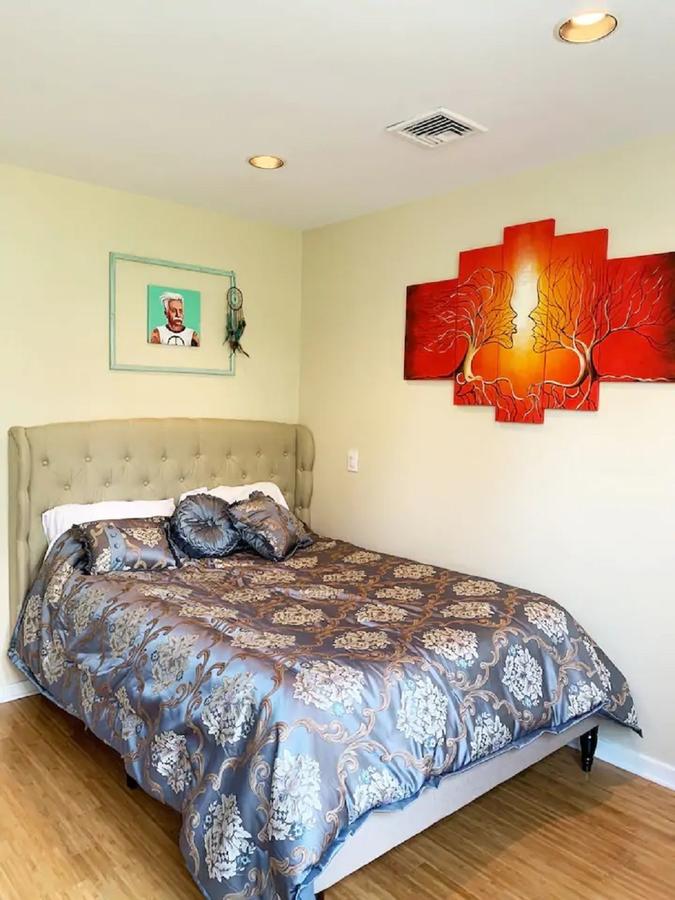 MASSiVE Bohemian Oasis In Philly! 5 Bdrm/Sleeps 12 - thumb 37