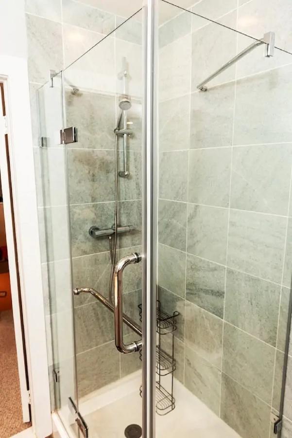 MASSiVE Bohemian Oasis In Philly! 5 Bdrm/Sleeps 12 - thumb 22