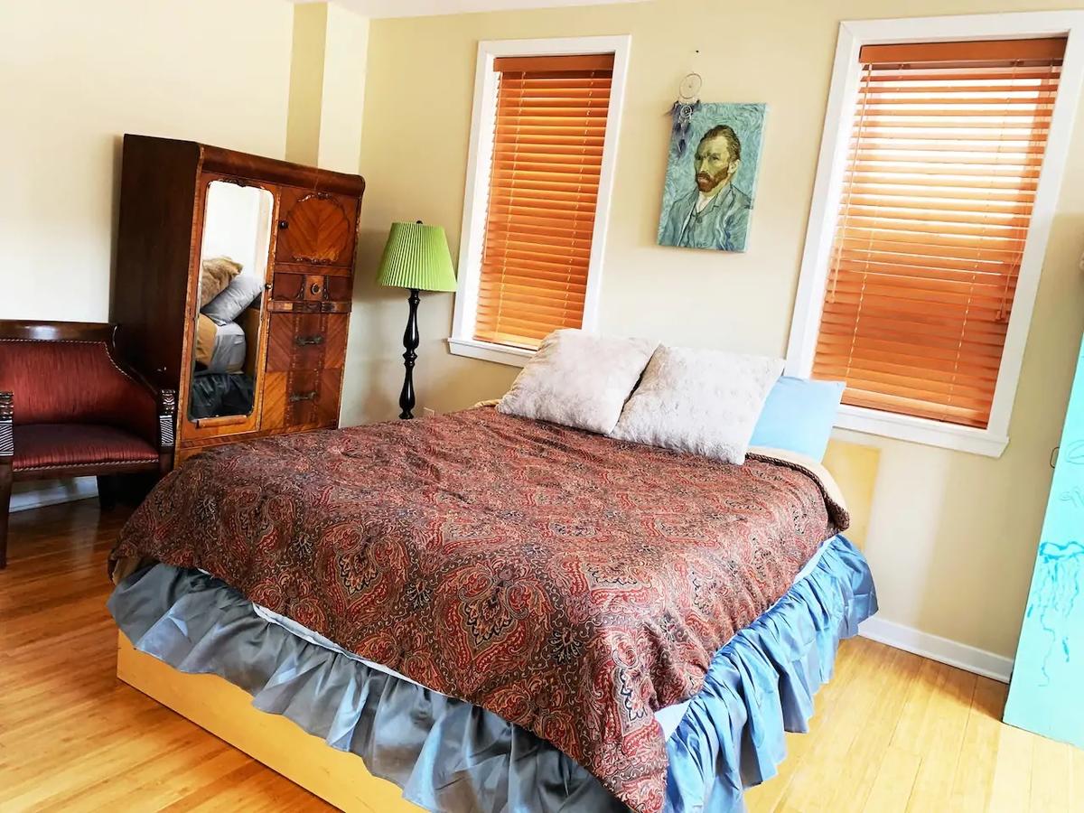 MASSiVE Bohemian Oasis In Philly! 5 Bdrm/Sleeps 12 - thumb 27