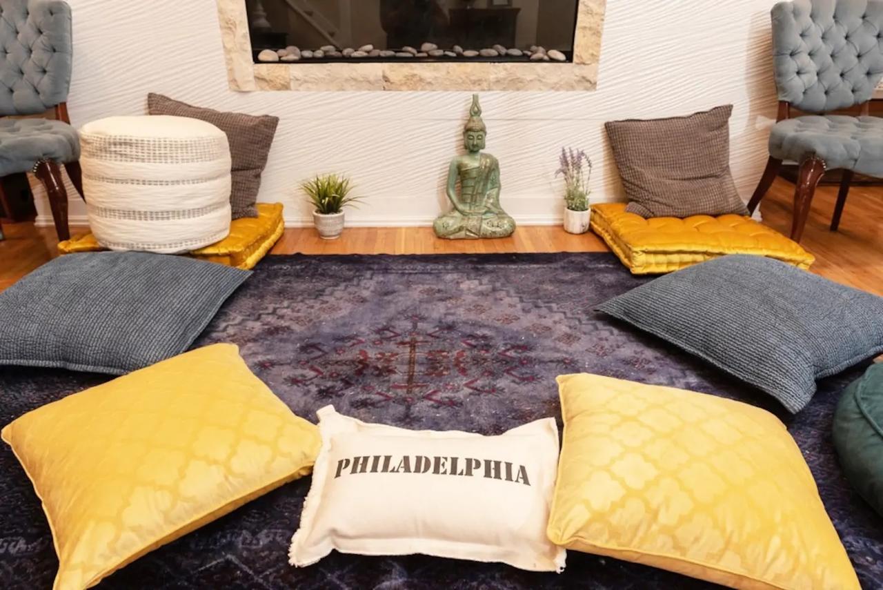 MASSiVE Bohemian Oasis In Philly! 5 Bdrm/Sleeps 12 - thumb 3