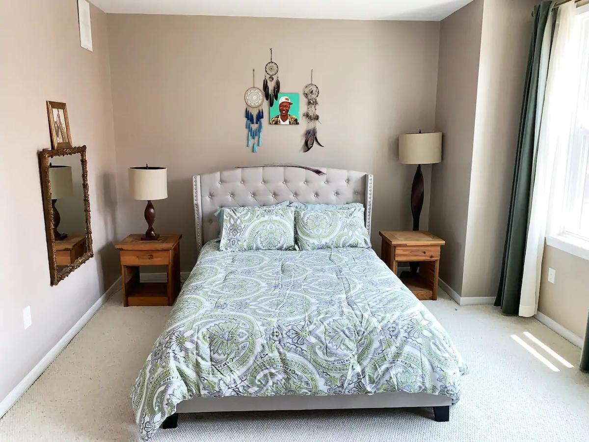 MASSiVE Bohemian Oasis In Philly! 5 Bdrm/Sleeps 12 - thumb 17