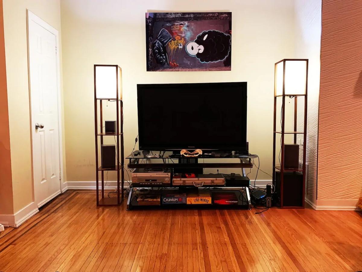 MASSiVE Bohemian Oasis In Philly! 5 Bdrm/Sleeps 12 - thumb 7