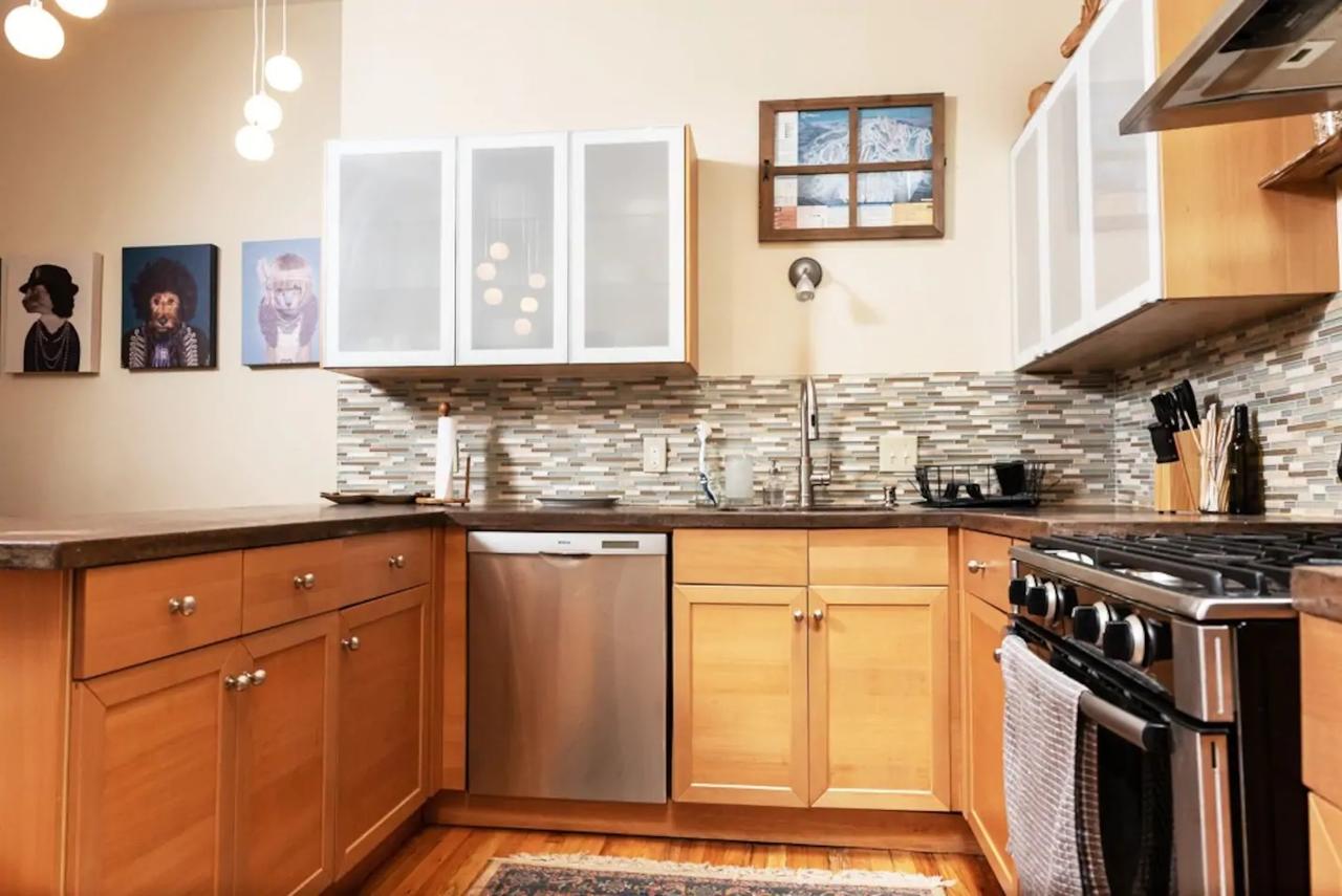 MASSiVE Bohemian Oasis In Philly! 5 Bdrm/Sleeps 12 - thumb 15