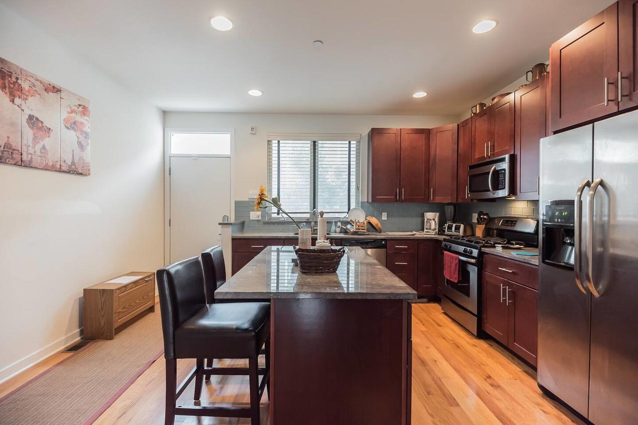 Townhouse - 5 Mins Center City -Convention Center - thumb 17