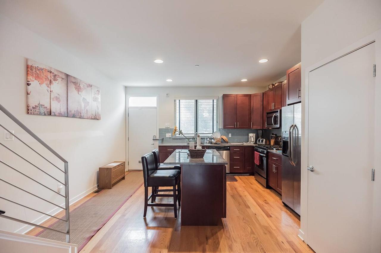 Townhouse - 5 Mins Center City -Convention Center - thumb 19