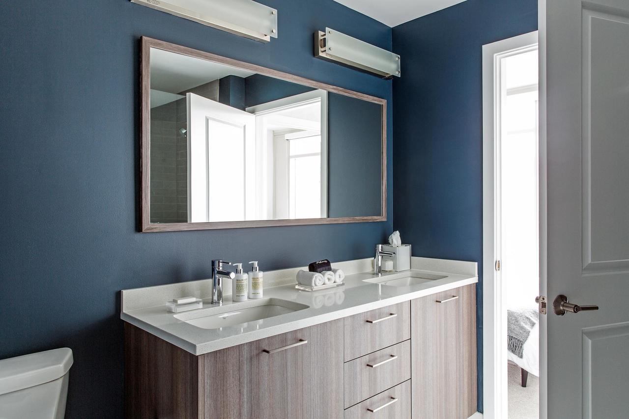 Breathtaking 2BR + Gym In Downtown - thumb 16