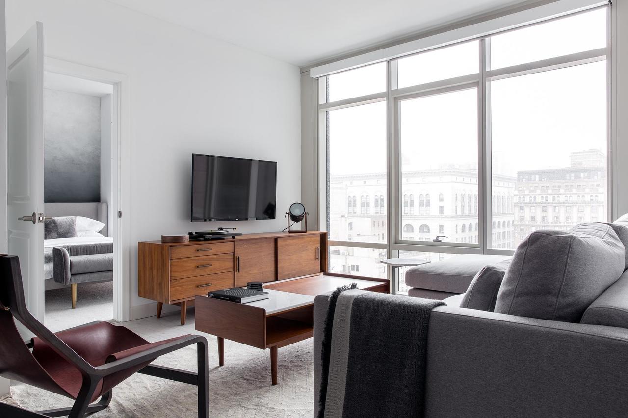 Breathtaking 2BR + Gym In Downtown - thumb 8