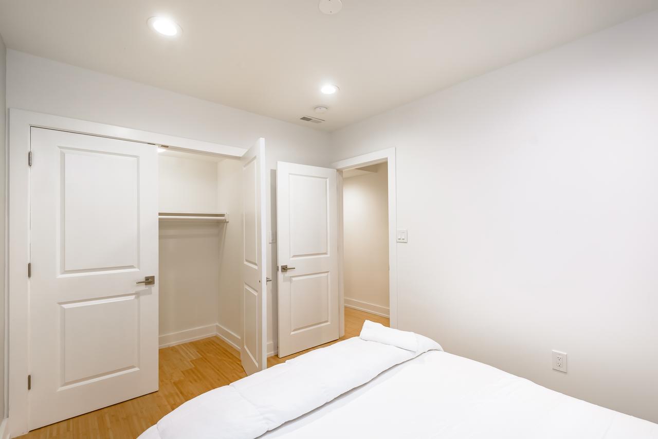 RAI Properties Â· Contemporary Design 2BD Top Floor Flat Center City - thumb 9
