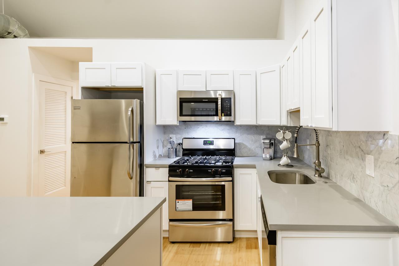 RAI Properties Â· Contemporary Design 2BD Top Floor Flat Center City - thumb 6