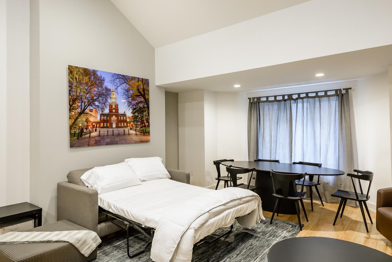 RAI Properties Â· Contemporary Design 2BD Top Floor Flat Center City - thumb 13