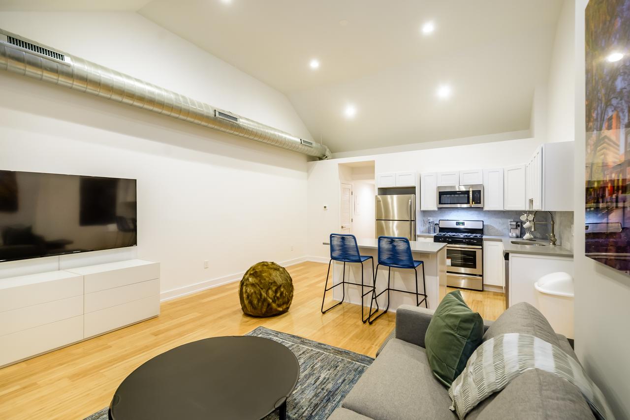 RAI Properties Â· Contemporary Design 2BD Top Floor Flat Center City - thumb 2