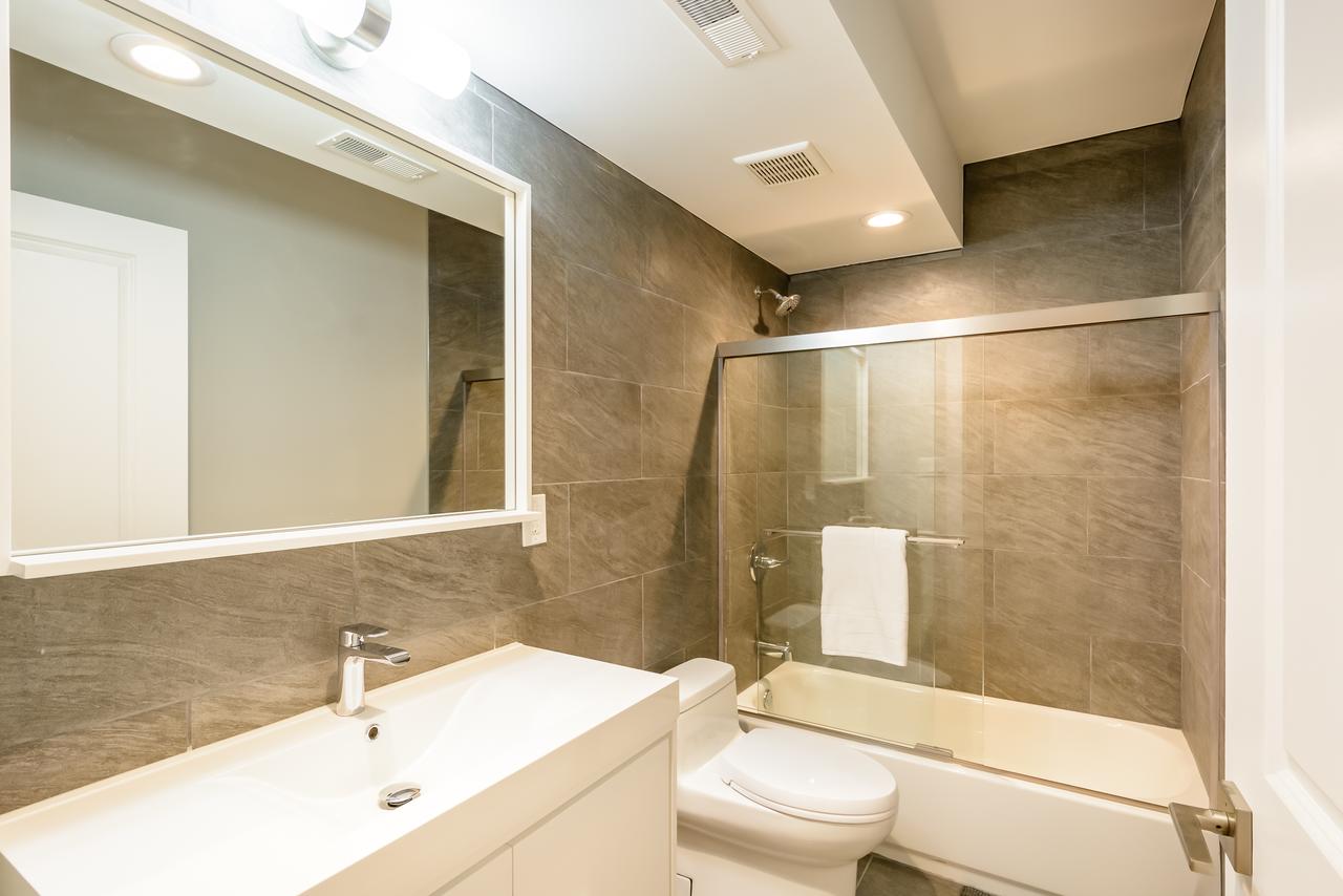 RAI Properties Â· Contemporary Design 2BD Top Floor Flat Center City - thumb 5