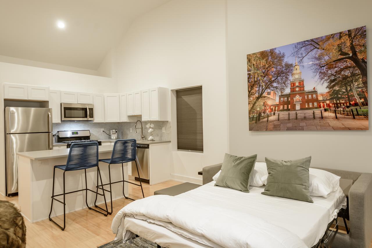 RAI Properties Â· Contemporary Design 2BD Top Floor Flat Center City - thumb 7