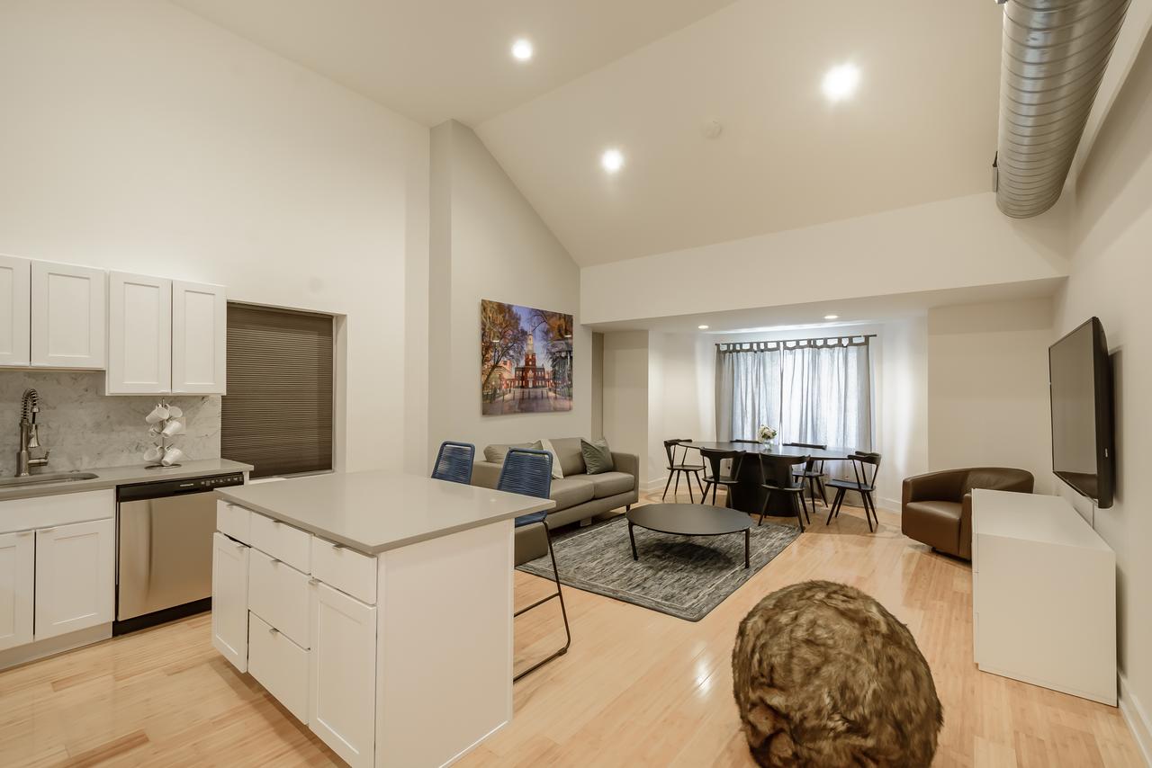 RAI Properties Â· Contemporary Design 2BD Top Floor Flat Center City - thumb 8