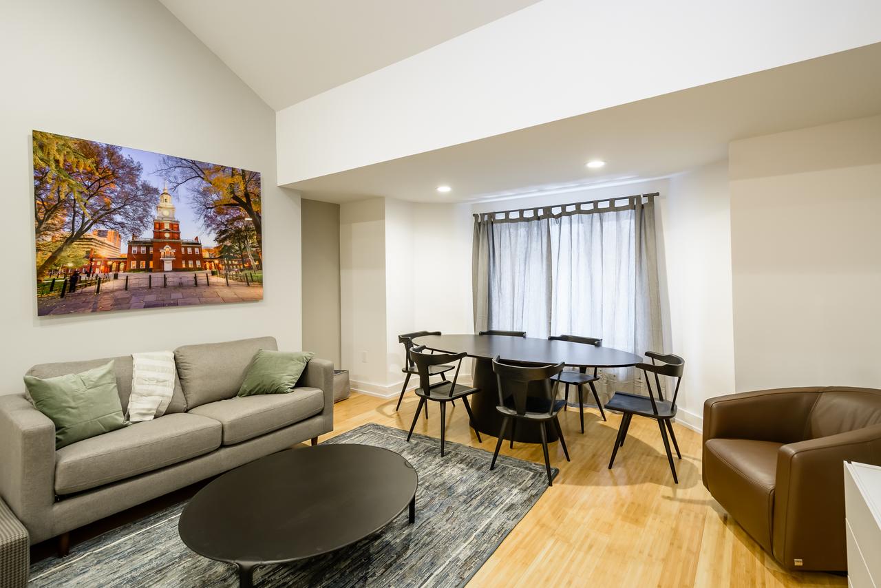 RAI Properties Â· Contemporary Design 2BD Top Floor Flat Center City - thumb 11