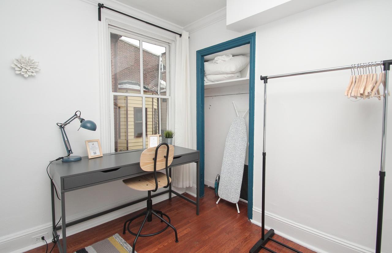 Stylish & Modern Center City Farmhouse - thumb 16