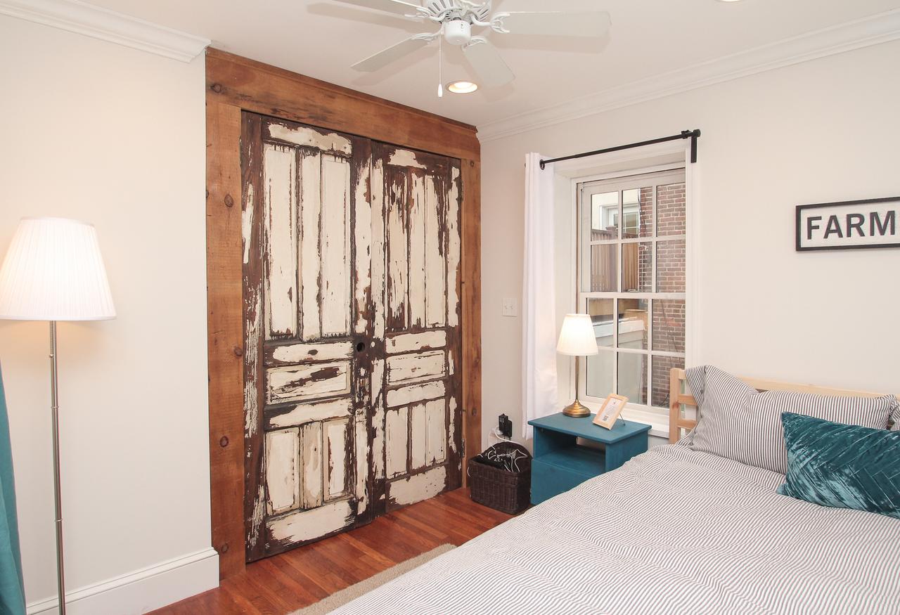 Stylish & Modern Center City Farmhouse - thumb 30