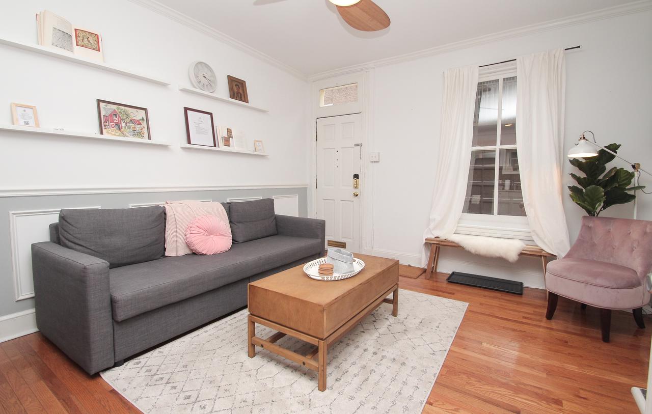 Stylish & Modern Center City Farmhouse - thumb 2