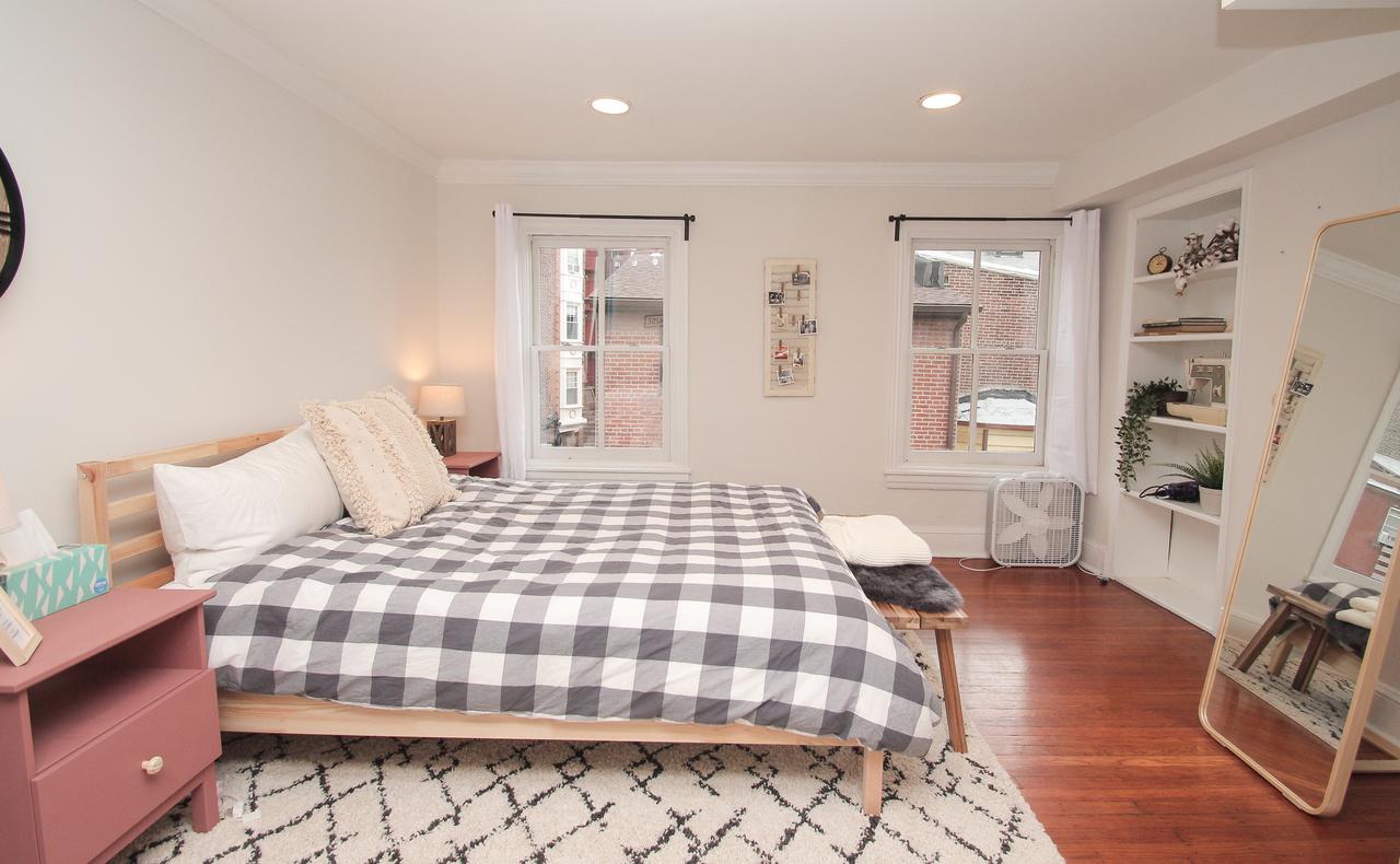 Stylish & Modern Center City Farmhouse - thumb 23