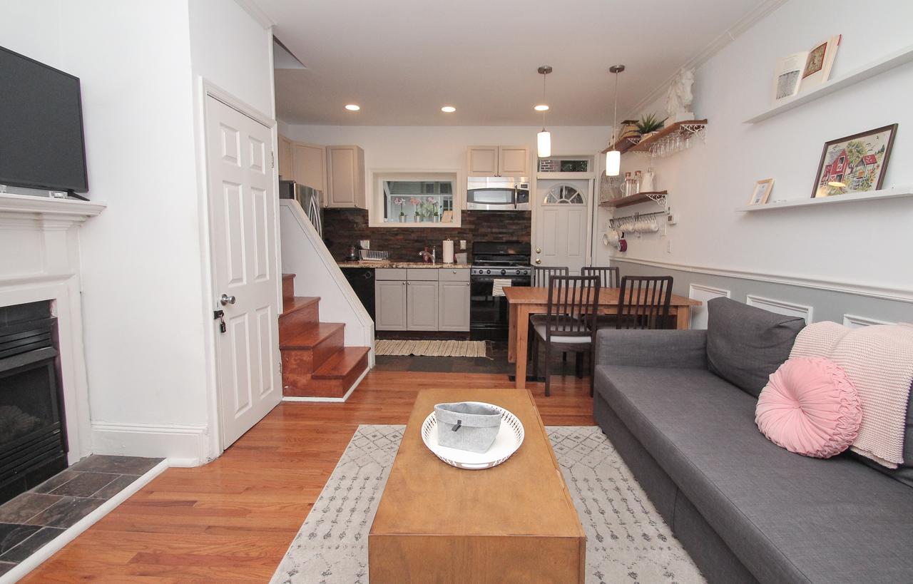 Stylish & Modern Center City Farmhouse - thumb 4