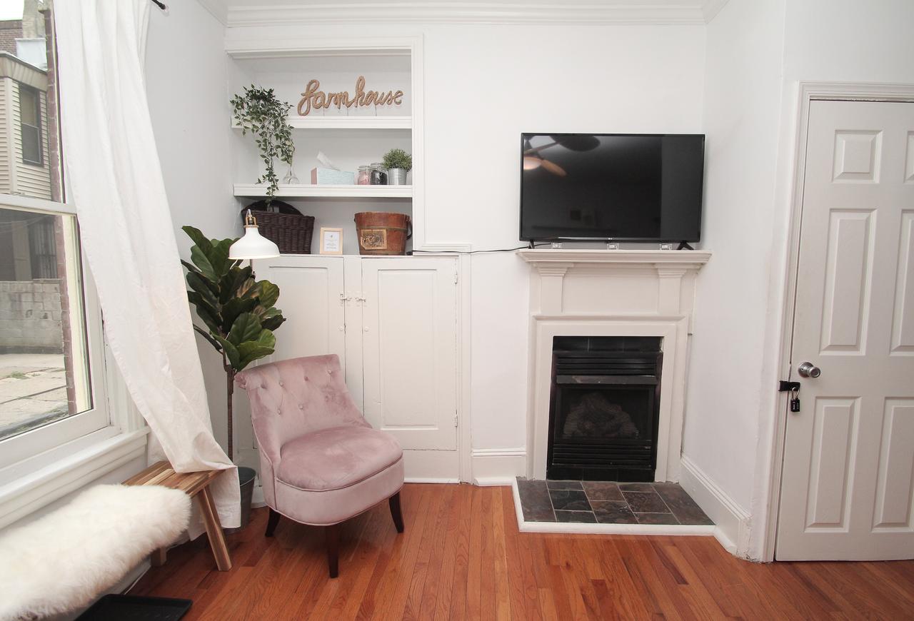 Stylish & Modern Center City Farmhouse - thumb 5