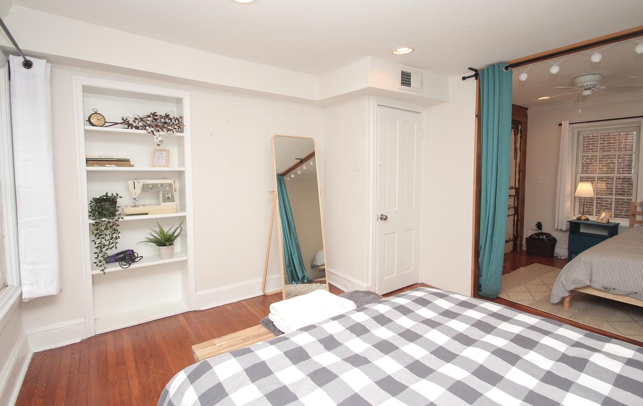 Stylish & Modern Center City Farmhouse - thumb 22