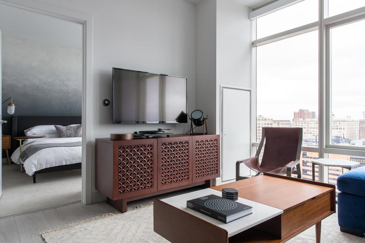 Warm 1BR + Gym Near Rittenhouse Sq - thumb 1