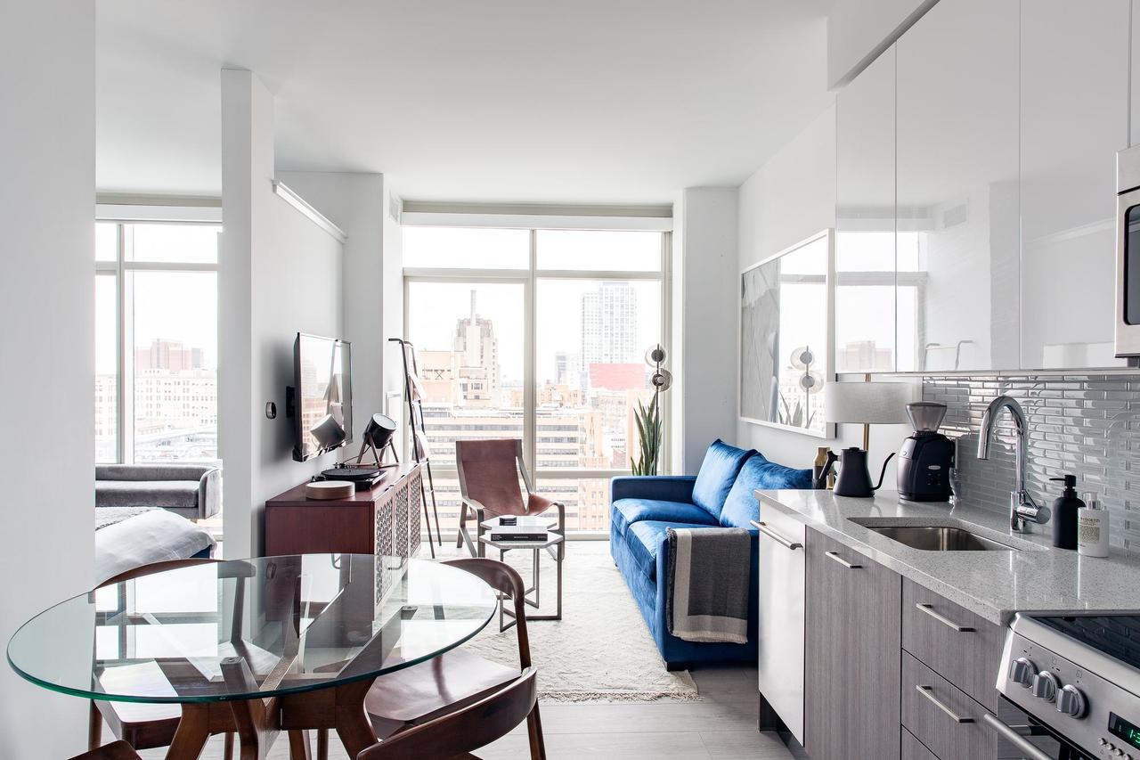 Lux Studio W/ Views In City Center - thumb 9