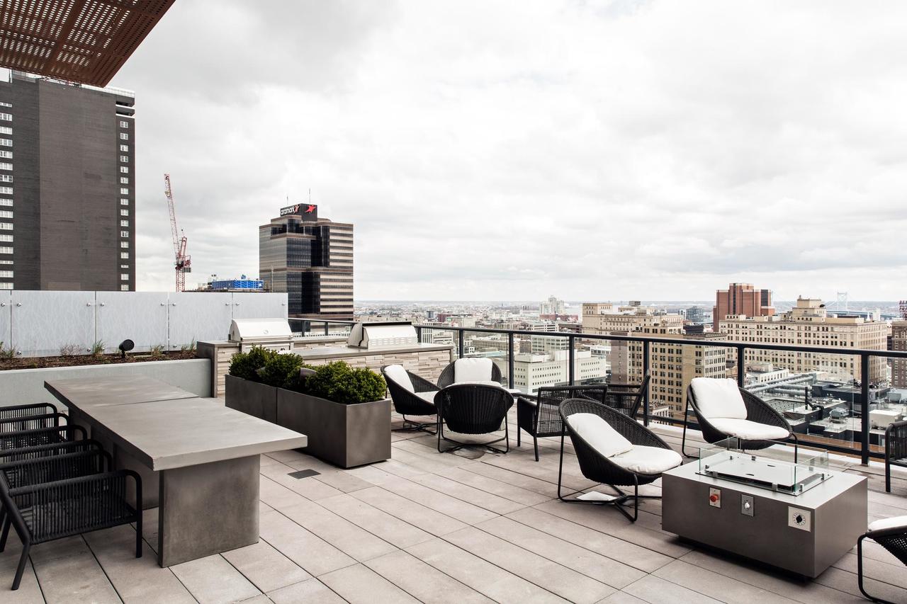 Lux Studio W/ Views In City Center - thumb 20