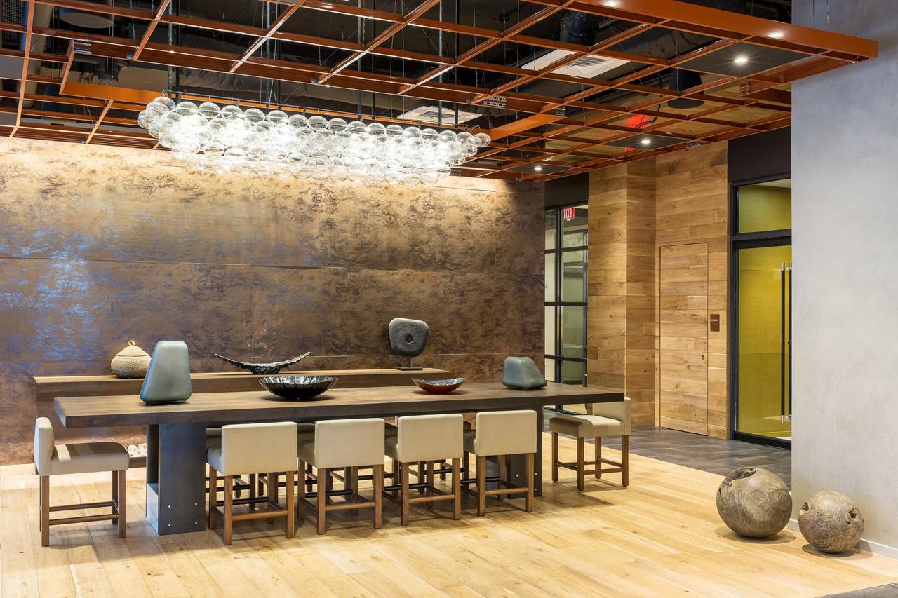 Lux Studio W/ Views In City Center - thumb 16