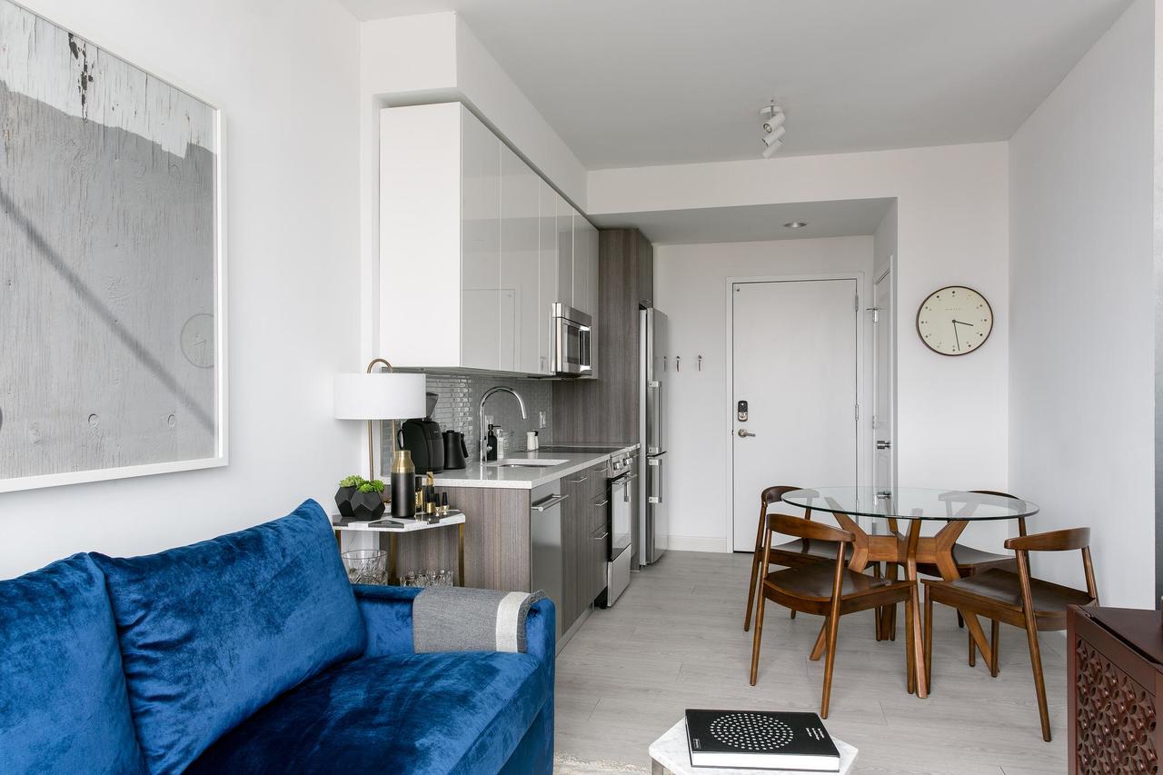 Lux Studio W/ Views In City Center - thumb 12