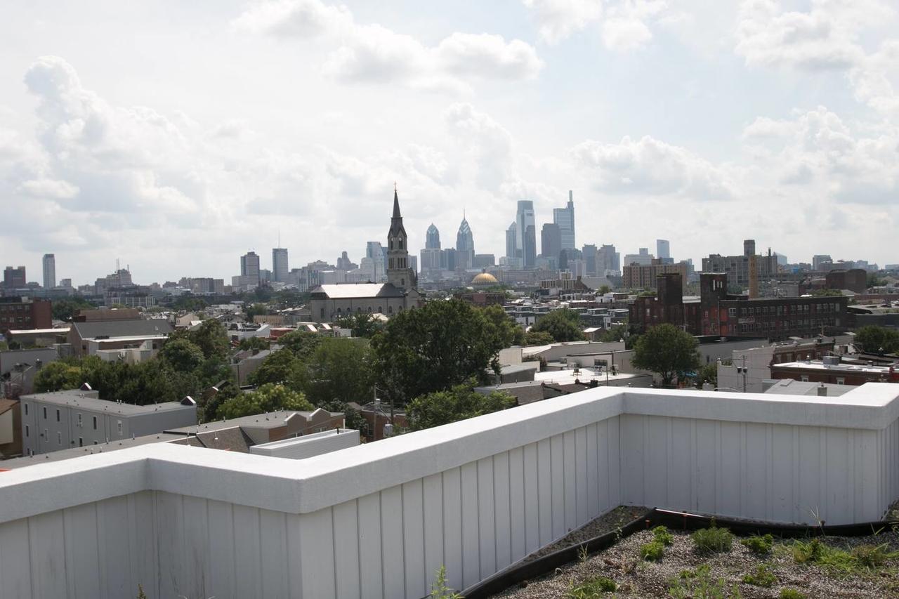 FOREVER PHILLY + SPACIOUS COUPLES GETAWAY - thumb 8