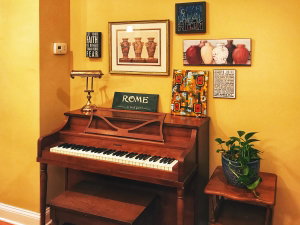 Tuscany 2900 - Classic Italian Style 3BR W Parking Near Airport