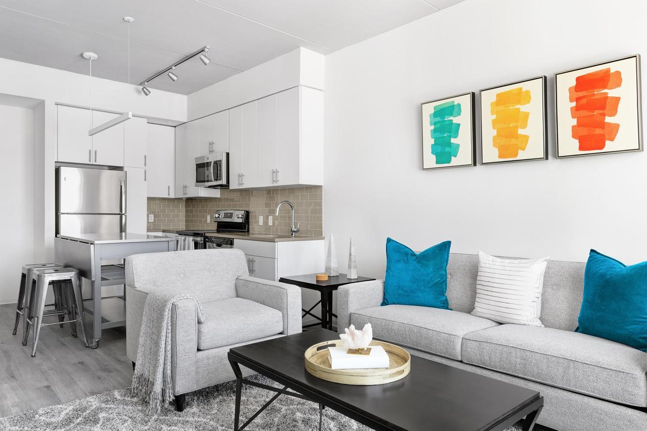 Logan Square 216 - thumb 2