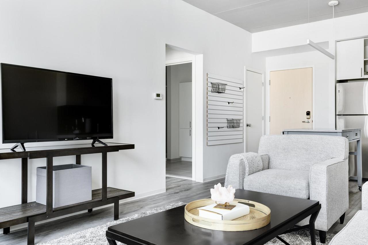 Logan Square 216 - thumb 4