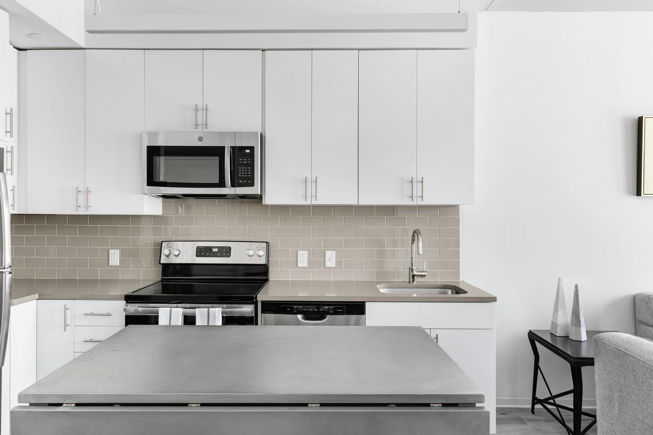 Logan Square 216 - thumb 3