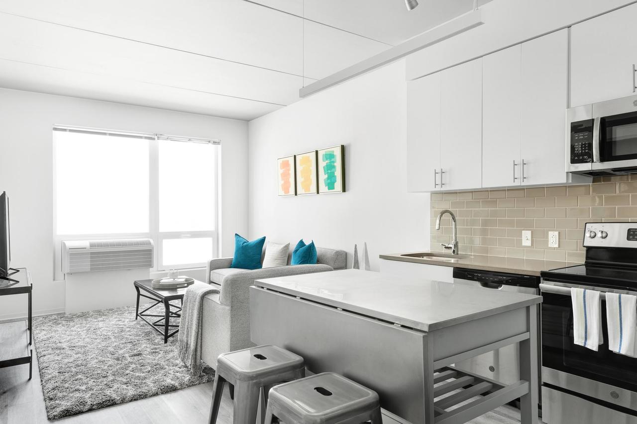 Logan Square 221 - thumb 3