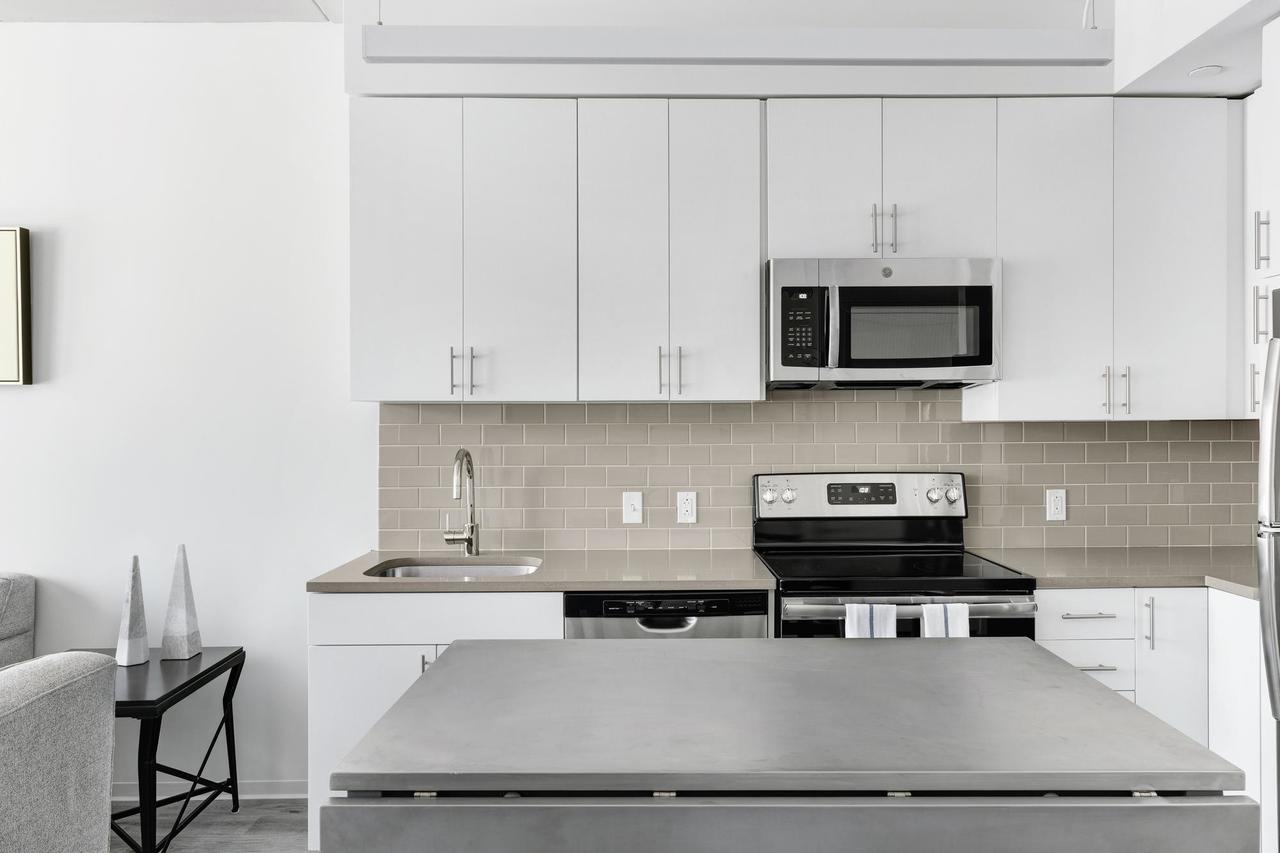 Logan Square 221 - thumb 4