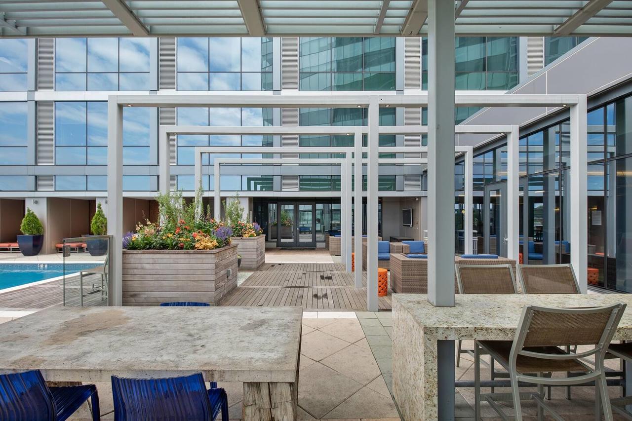 Luxury Retreat + Amenitized Building - thumb 15